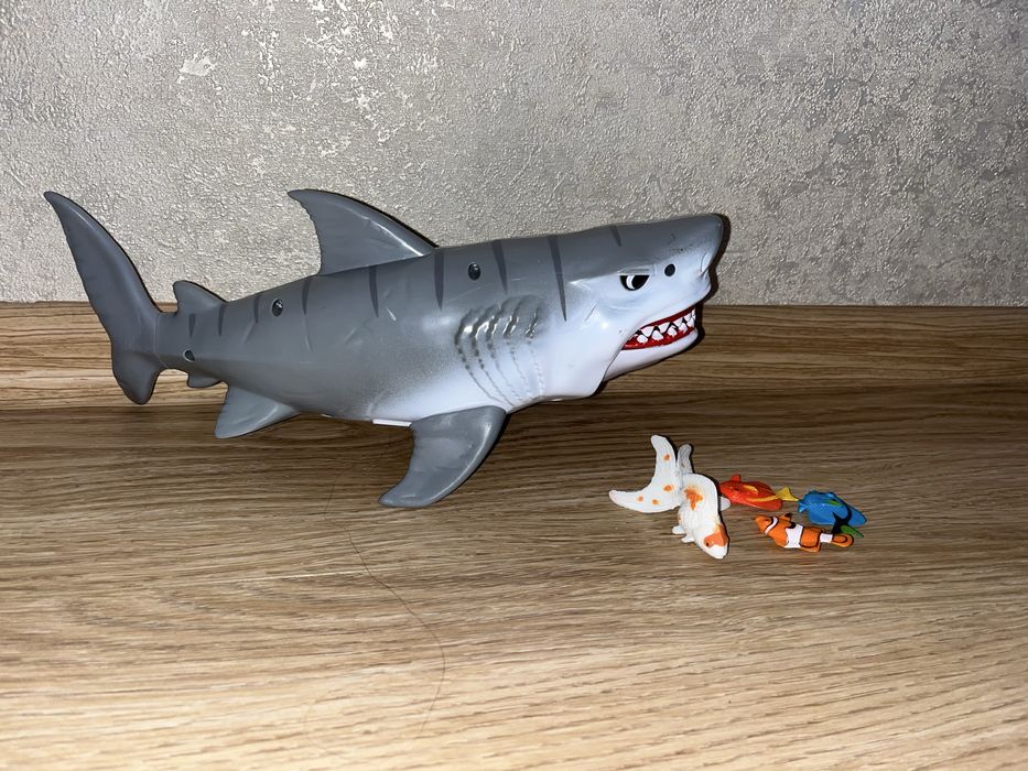 Мега Акула Adventure Force Crunch and Carry Shark Toy