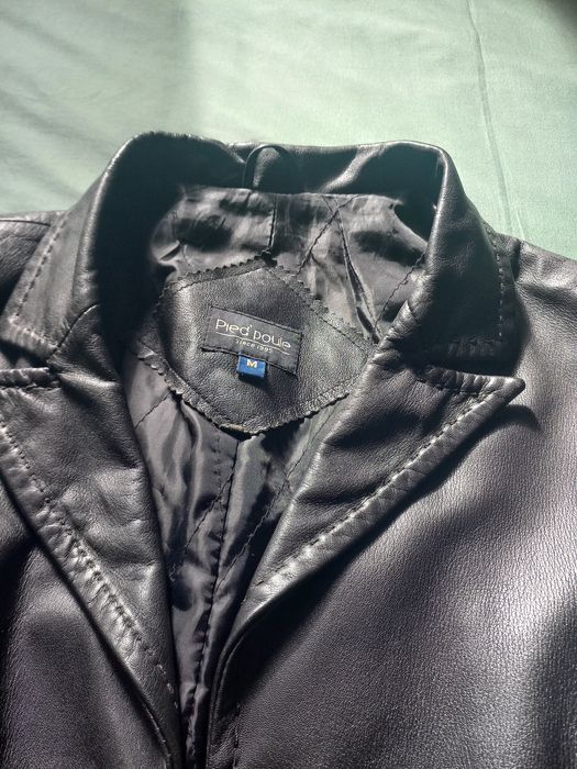 Casaco em cabedal e muito bom estado