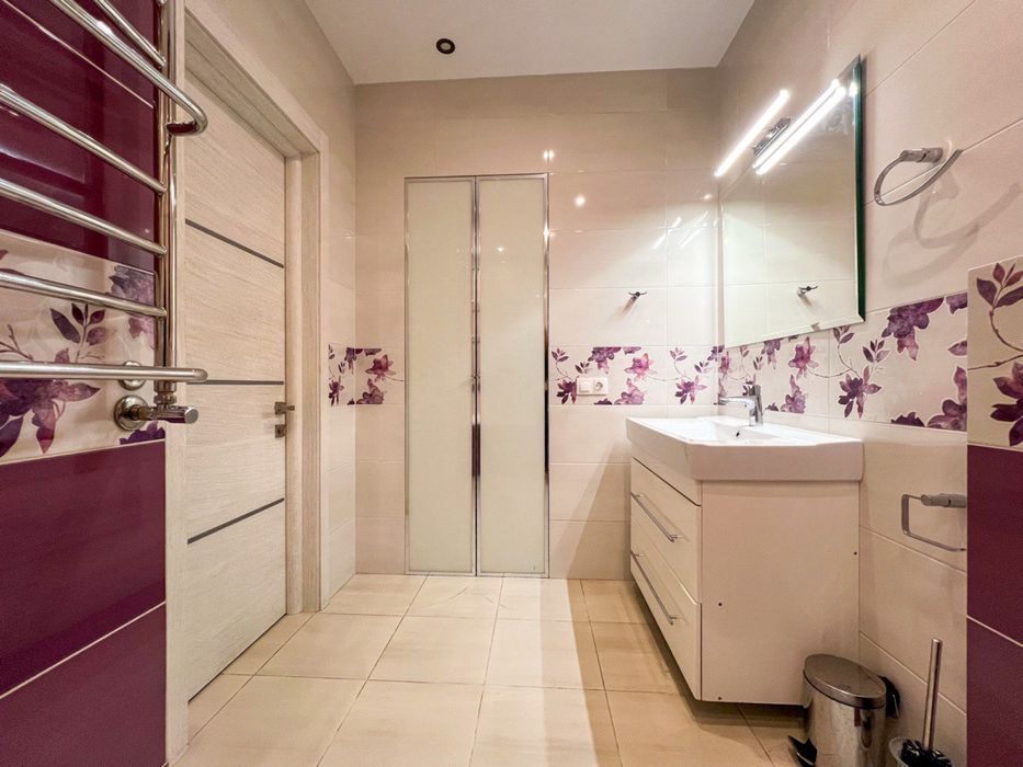 !БЕЗ КОМІСІЇ 3-кімнатна квартира з терасами у ближньому  центрі Львова