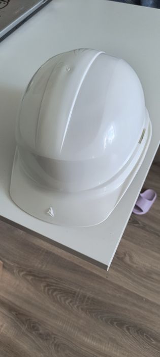 Kask budowlany BHP ochronny Deltaplus stan bardzo dobry