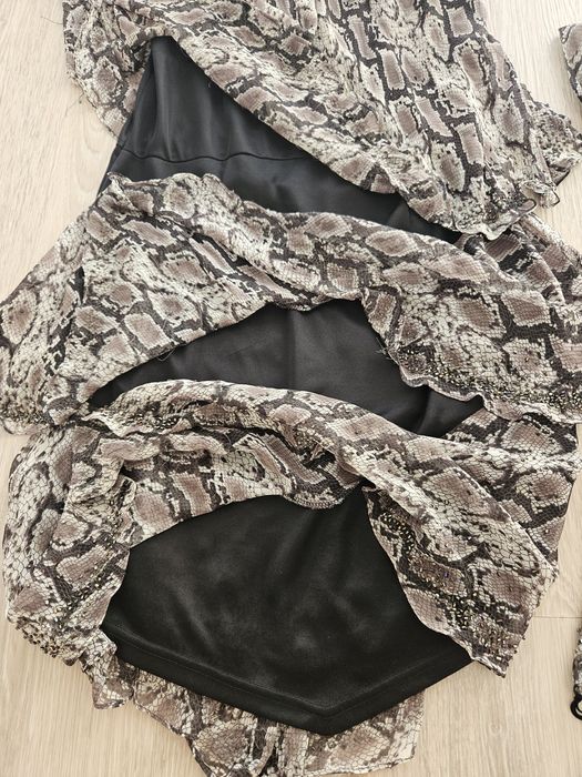 Vestido de alças e missangas em padrão cobra - L