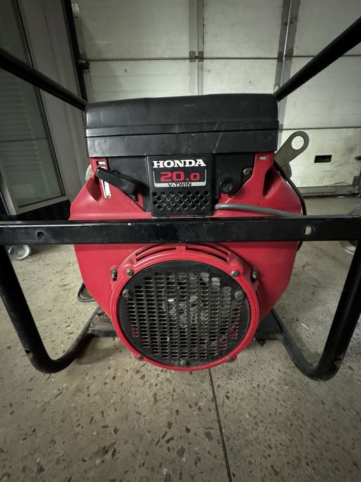 Продам Генератор Хонда 220/380 13.5кVA, це 11 кВт.