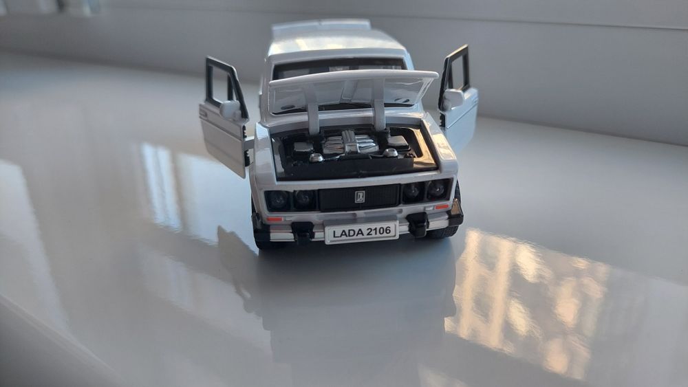Моделька миталева LADA-2106 біла