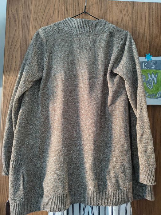 Długi sweter kardigan z kieszeniami ze złota nitka H&M s 36