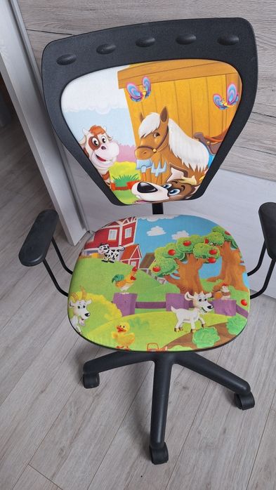 Fotel dziecięcy obrotowy