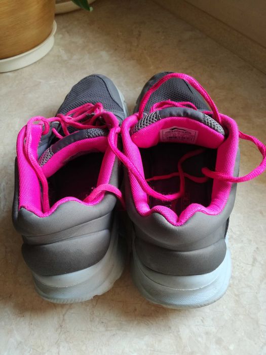 Damskie sportowe buty