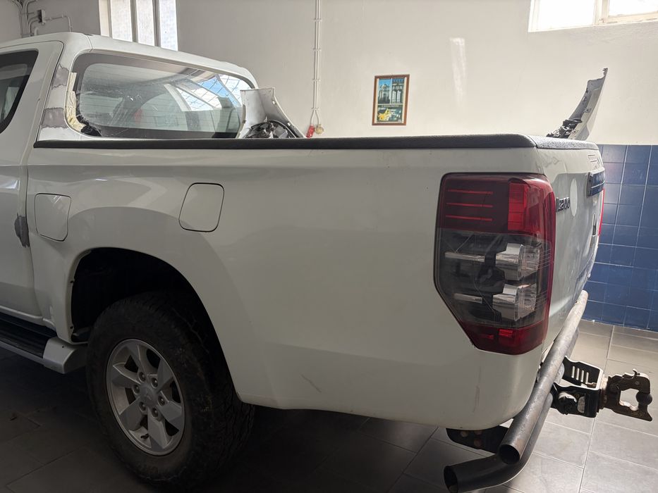 Caixa de Carga Mitsubishi l200
