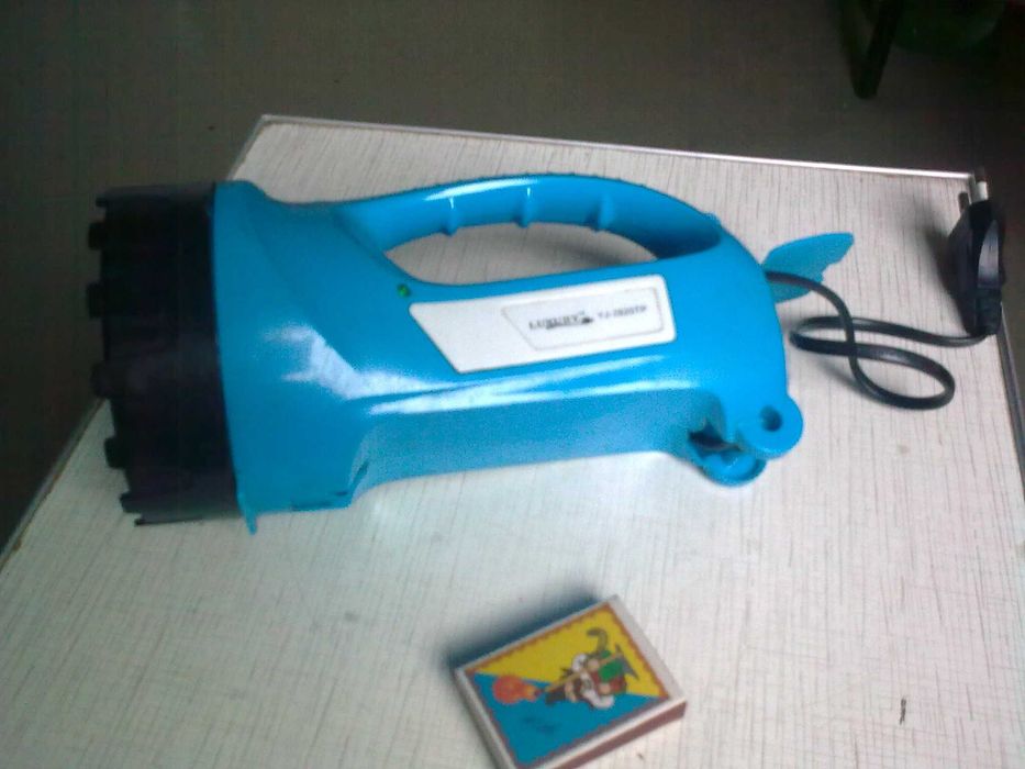 Большой аккумуляторный фонарь