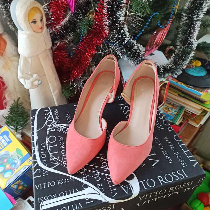 Елегантні жіночі туфельки лодочки коралового кольору майже нові розмір