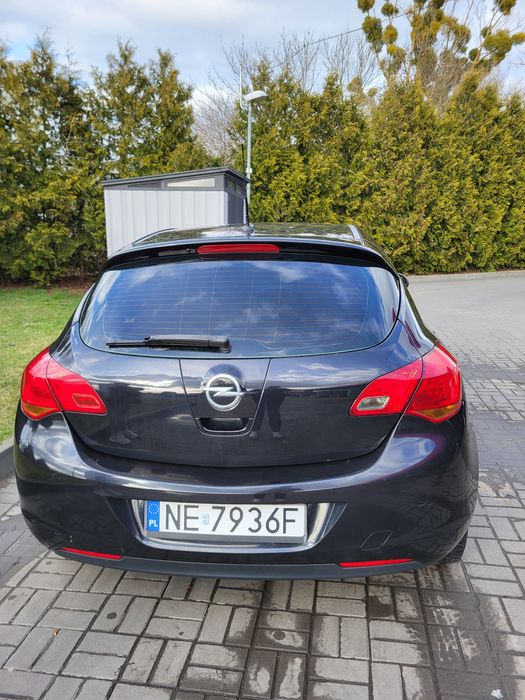 Opel Astra J 2011