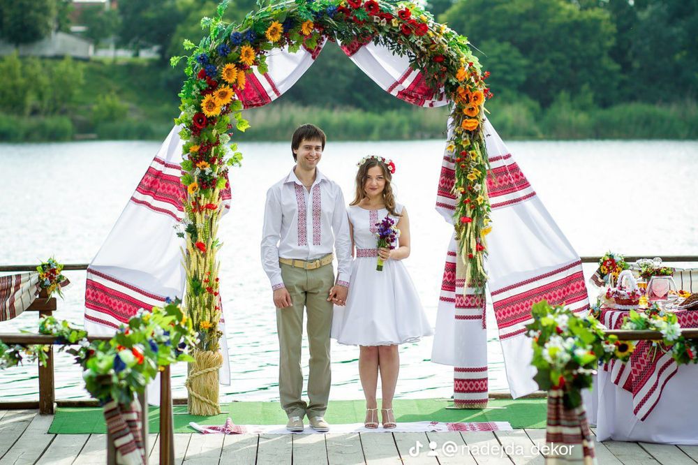 Прокат та продаж декору для свят та фотосесій