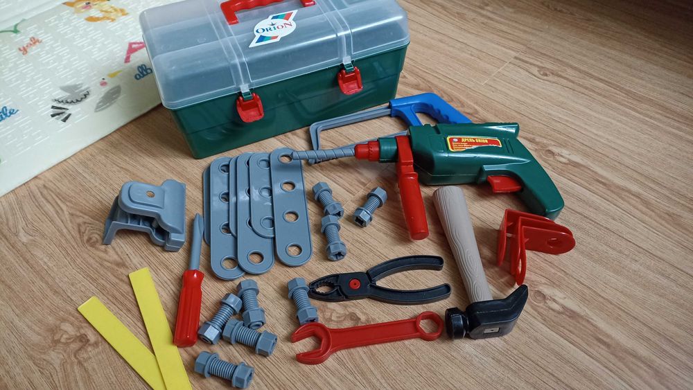Інструменти дитячі у ящику
