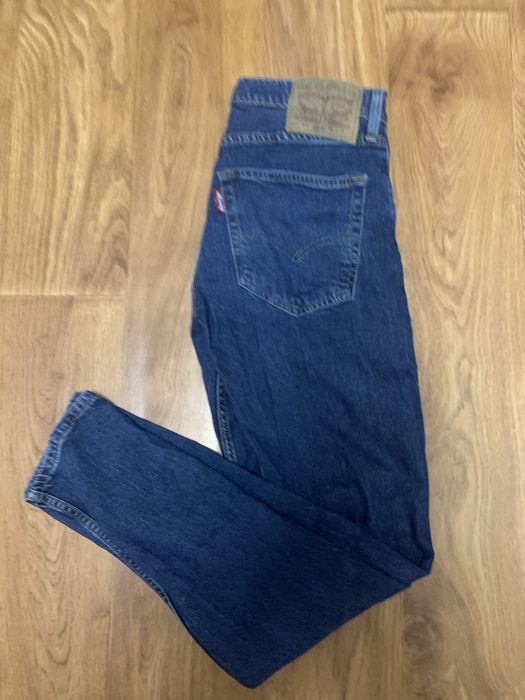 Джинси Levis темно-синього кольору