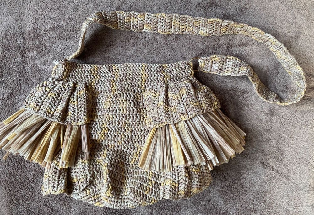 Torebka handmade rafia frędzle falbana boho beż brąz Mammanita Cucire
