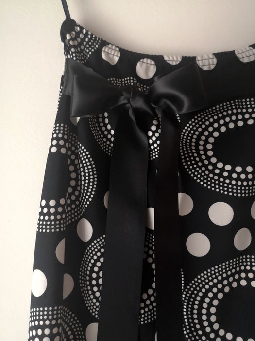 Czarna spódniczka w białe geometryczne wzory Y.O.U., rozmiar 34