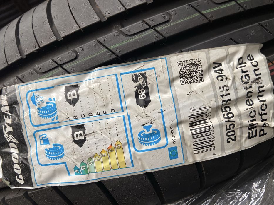 Pneus novos  205 / 65 R 15 Goodyear