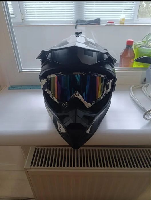 Шлем на мотокрос