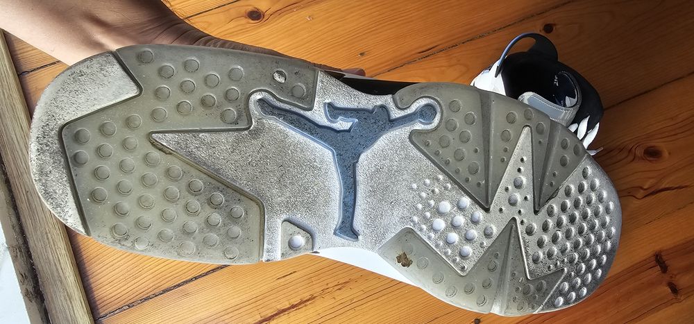 Air Jordan 6 UNC