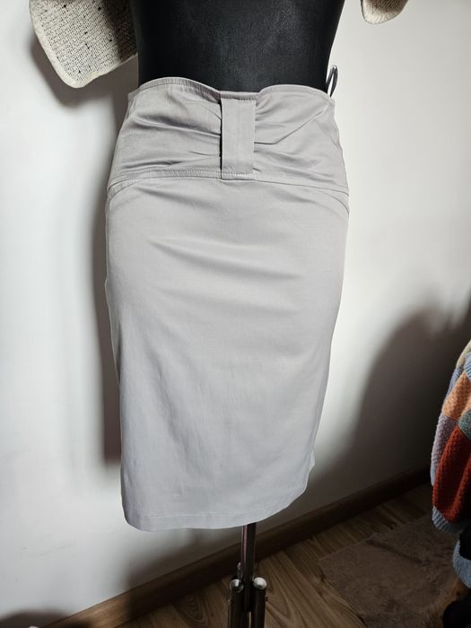 Szara spódnica ołówkowa
