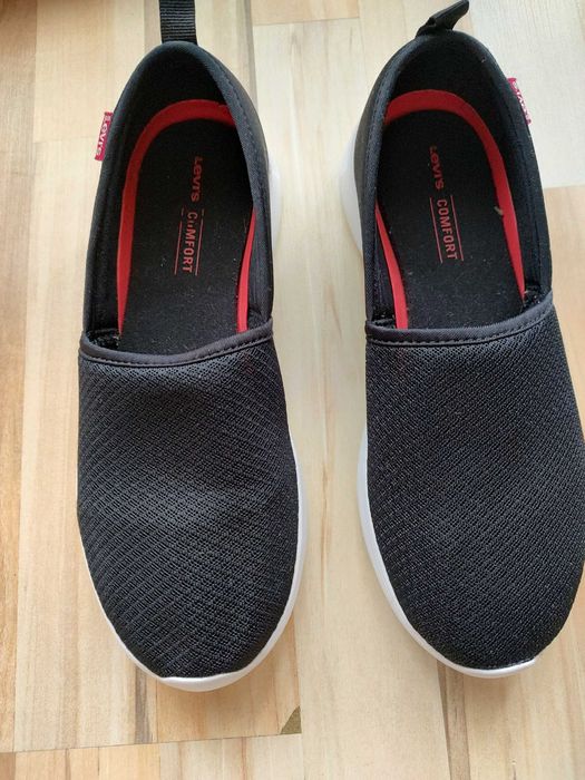 Buty siateczkowe wkładane Levi's 40,5