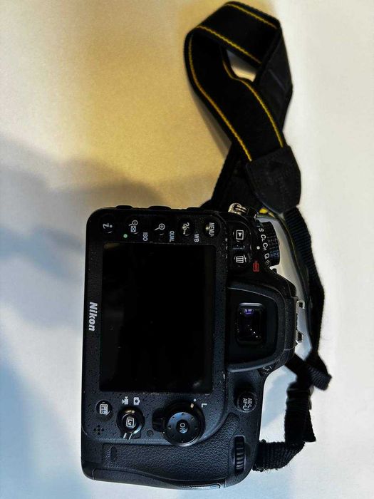 Комплект фотокамера NIKON D 7100+2 обʼєктиви+фотоспалах (див. опис)