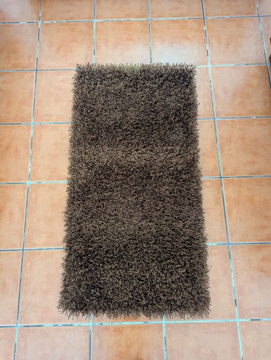 Conjunto de tapetes em cor castanho