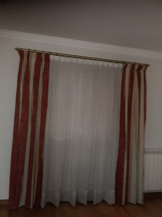 Cortinado de quarto ou sala.