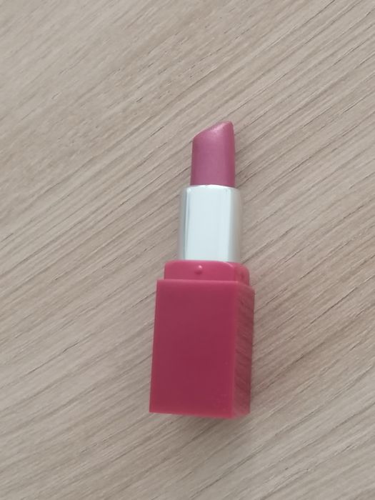 mini pomadka Clinique