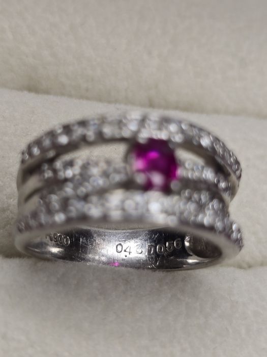 Кольцо с натуральными бриллиантами  и рубином,платина 900 ,золото