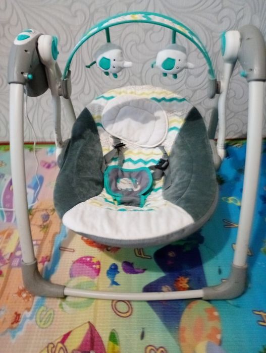 Заколисуючий центр , шезлонг гойдалка