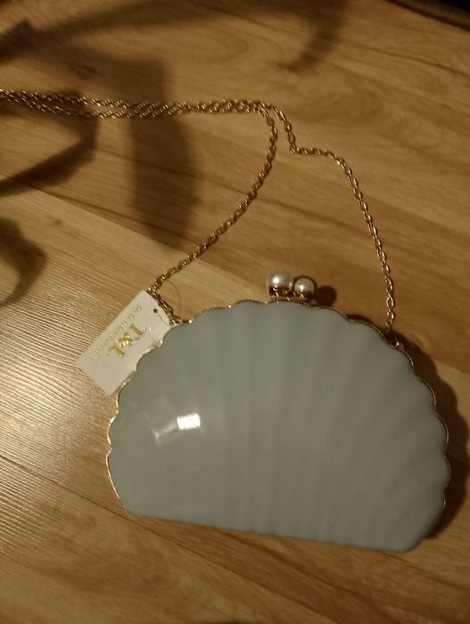 Nowa elegancka szara kopertówka muszla
