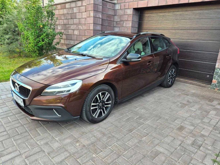 Автомобіль Volvo V40 Cross Country 2018