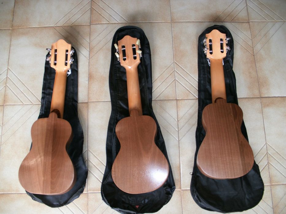 Cavaquinhos Artesanais com saco e 3 anos de garantia