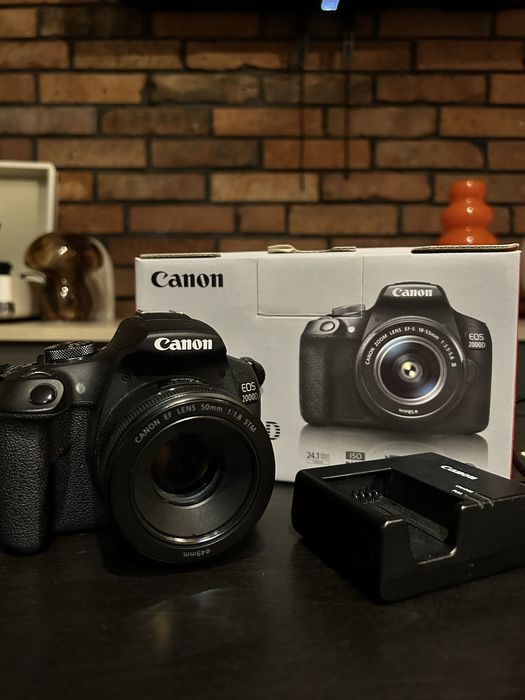 Canon EOS 2000D