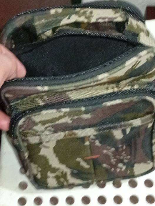 Bolsa com várias aberturas toda nova