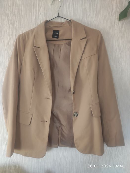 Піджак гарного кольору