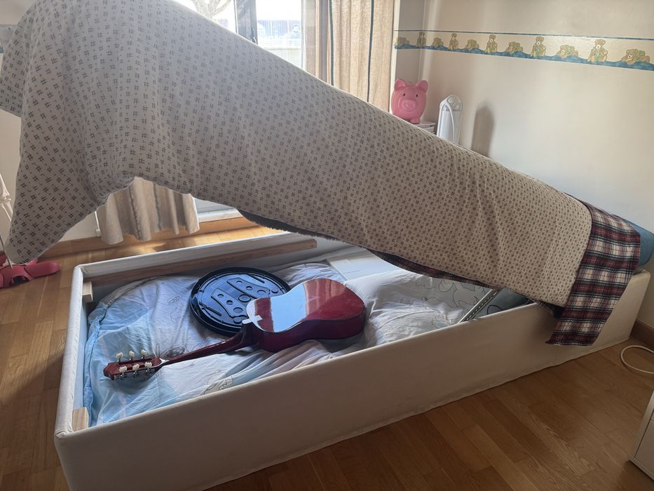 Cama solteiro IKEA com arrumação