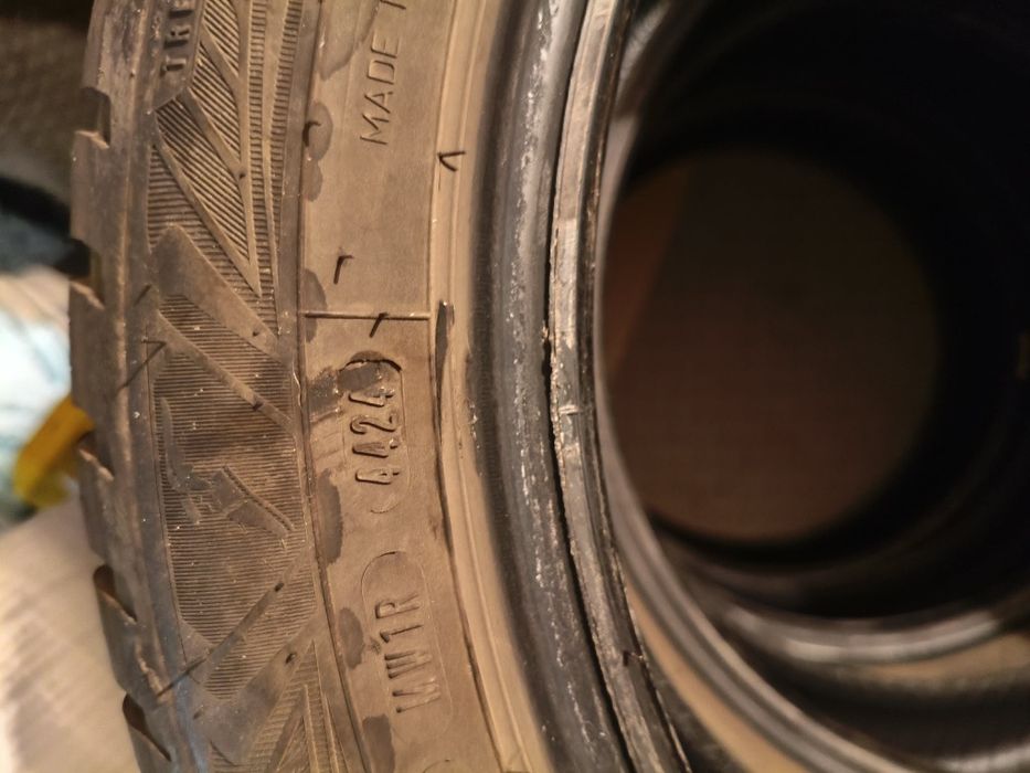 Komplet opon wielosezonowe Goodyear 215/50/17
