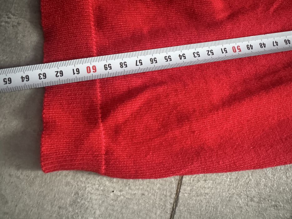 Sweter czerwony z falbanka