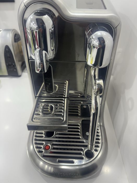 Máquina cafe Creatista Pro Nespresso