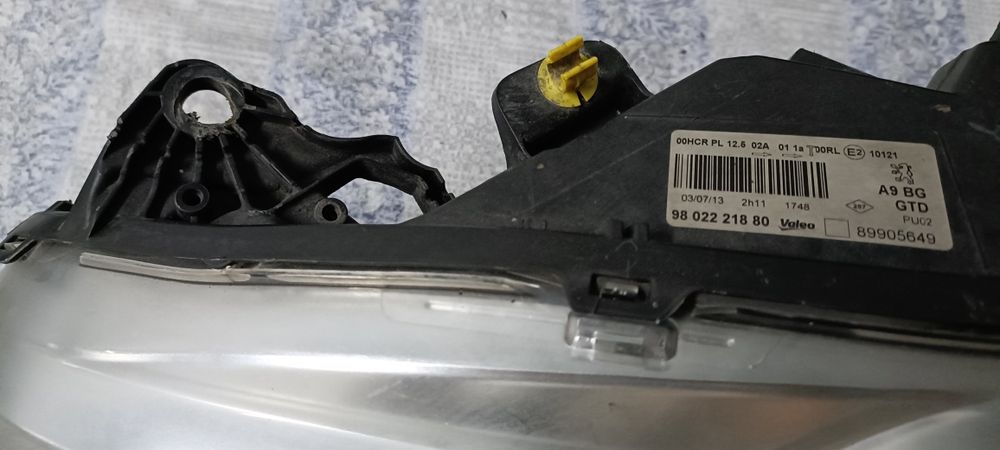 Farol Peugeot 208