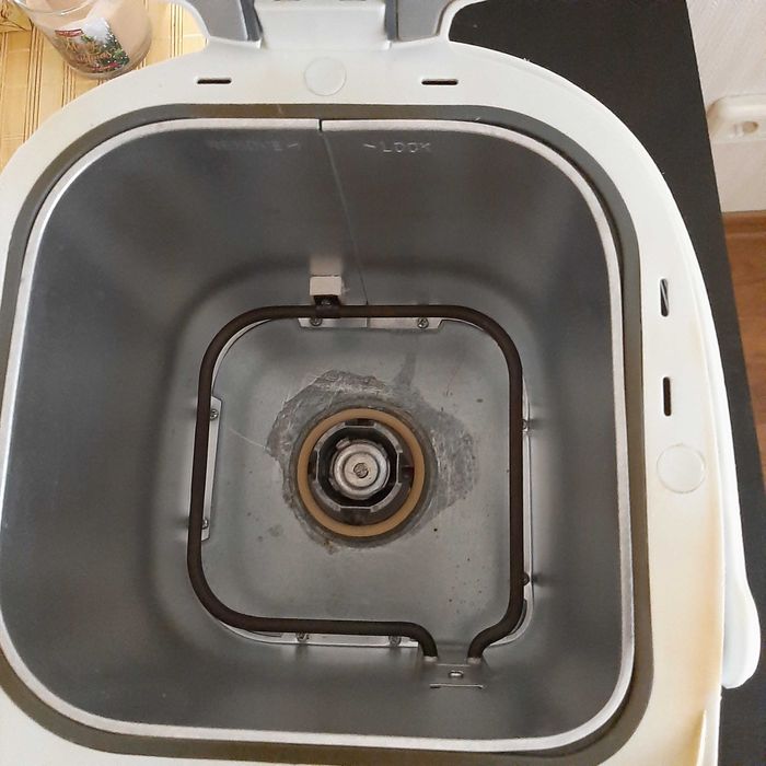 Хлібопічка First.