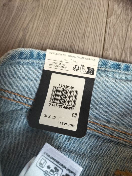 Wyprzedaż!!Levi's Spodnie damskie jeansowe, z dziurami, Nowe, r. 31x32