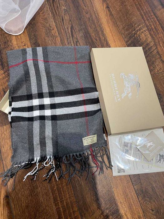Шарф Burberry сірий