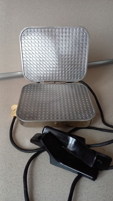 Електровафельниця нова робоча