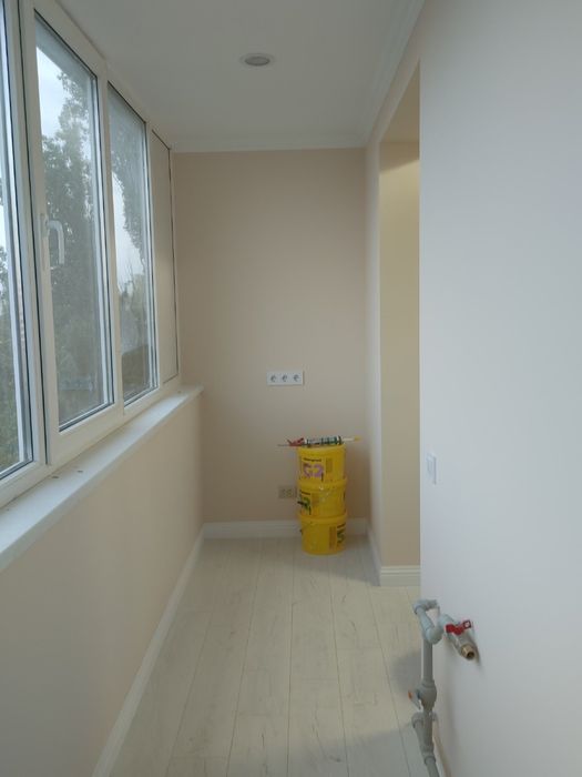 Внутрішня та зовнішня обшивка балкона деревом, ламінатом