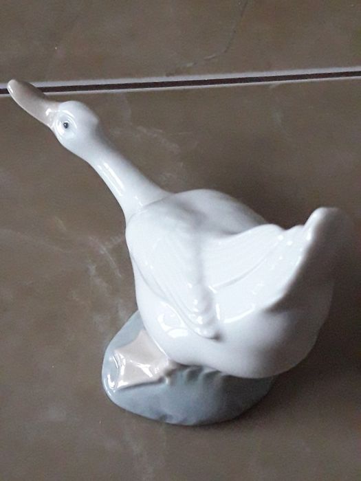 Porcelanowa gąska Nao Lladro Hiszpania.