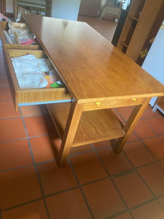 Mesa de cozinha - madeira maciça