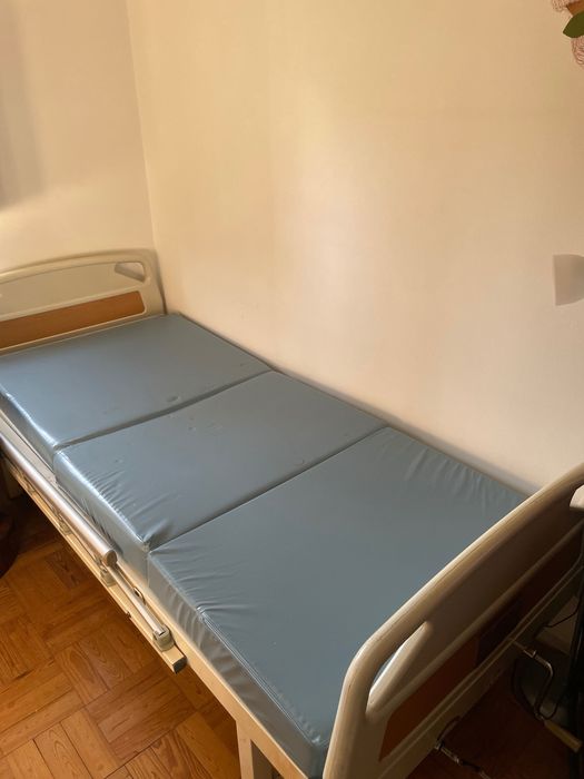 Cama articulada manual, com colchão