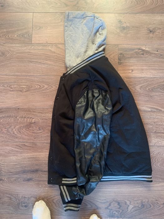 Продам курту весняна